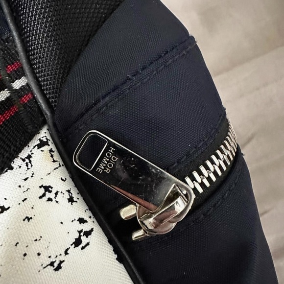 ✨Dior Black navy and White Backpack 100% authentic 
Men and women can both use - Picture 7 of 9